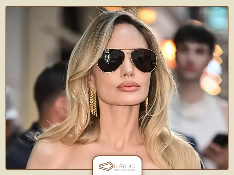 عینک آفتابی سلبریتی‌های خارجی: 10. عینک آفتابی آنجلینا جولی (Angelina Jolie)